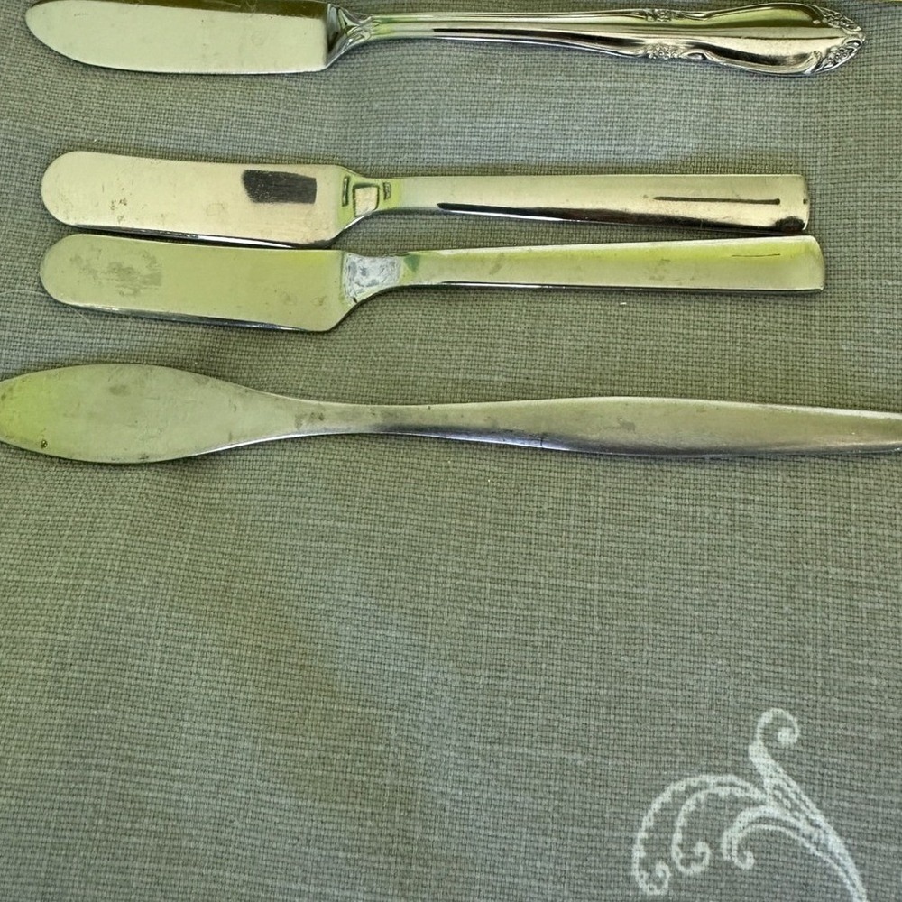 Hors d'oeuvres Spreader Knives Butter Assorted Mixed Vintage Stainless  Lot of 4